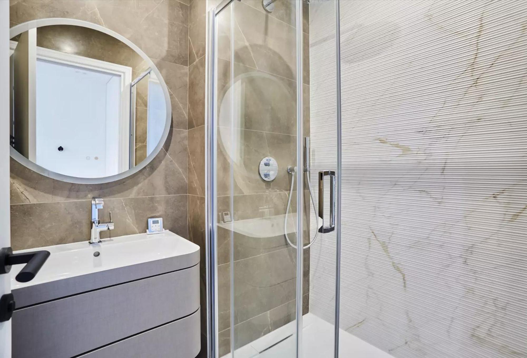 Luxueux Familial 5 Bd, Parc Monceau Apartment